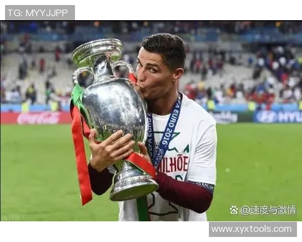 足球明星C罗近期获奖情况揭秘及其对职业生涯的影响分析